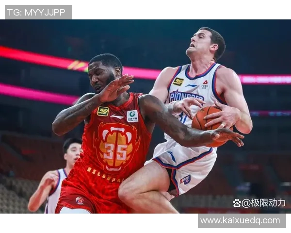 深圳篮球队进攻革新探索:战术创新与球员协作的完美结合